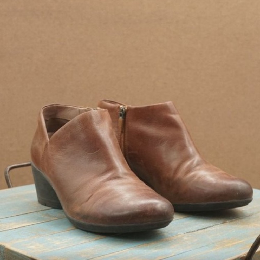 Dansko Raina Burnished Ankle Booties Size 39 / 8.5-9 Brown Leather Heeled